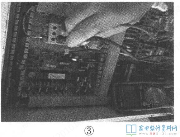 一台天加(TICA)屋顶空调(型号为 TA010CH),手操